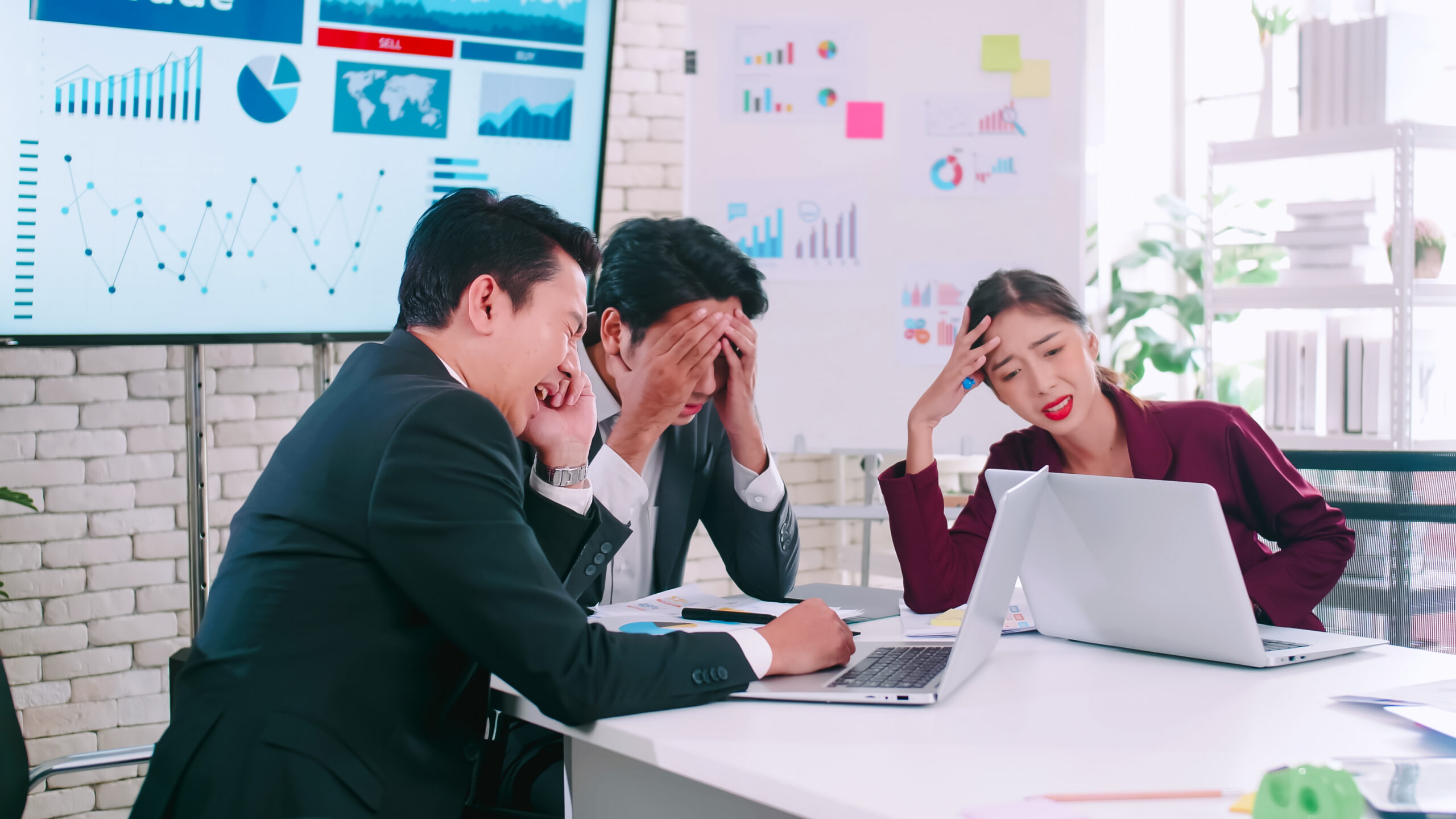 A team having discussion about their mistakes in sales.